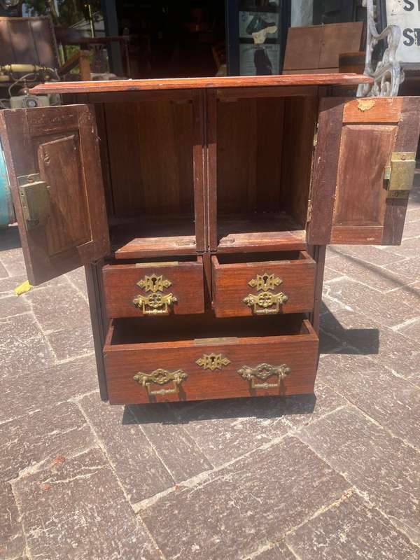Rare Mahogany Sales Sample Cabinet (40 x 34 x 18 cm )