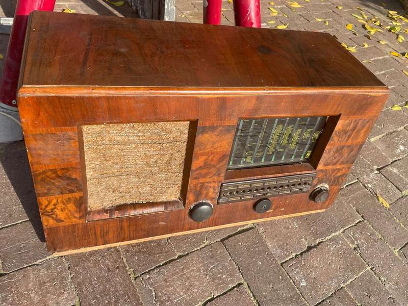 Vintage Art Deco Pye Radio ( 67 c 36 x 30 cm )