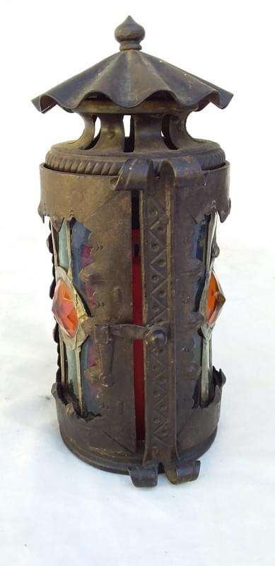 Beautiful Metal Candle Lantern ( 17 x 11 x 8 cm)