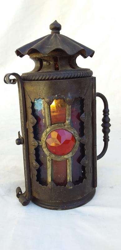 Beautiful Metal Candle Lantern ( 17 x 11 x 8 cm)