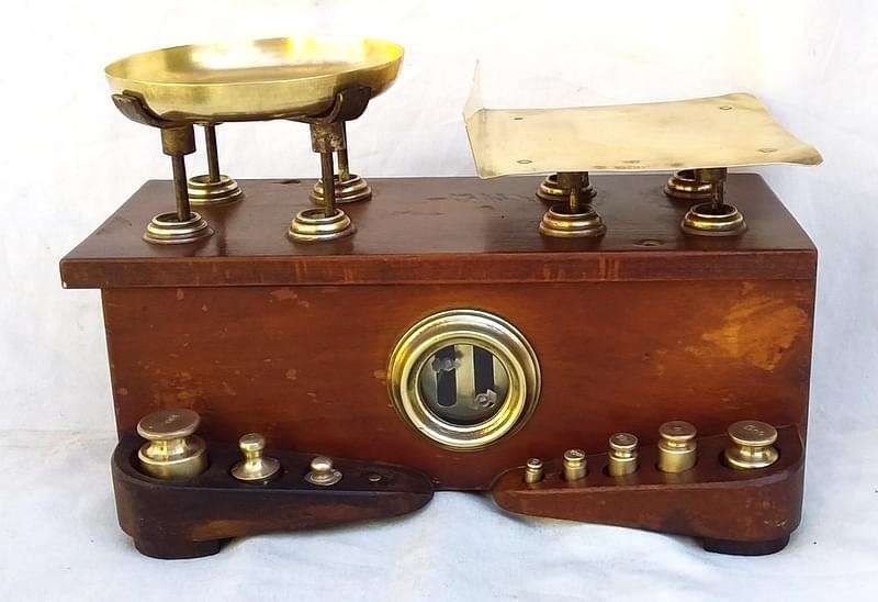 Rare Brass and Mahogany Apothecary Scale ( 25 x 15 x 13 cm )