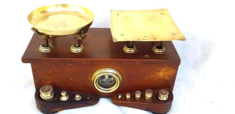 Rare Brass and Mahogany Apothecary Scale ( 25 x 15 x 13 cm )