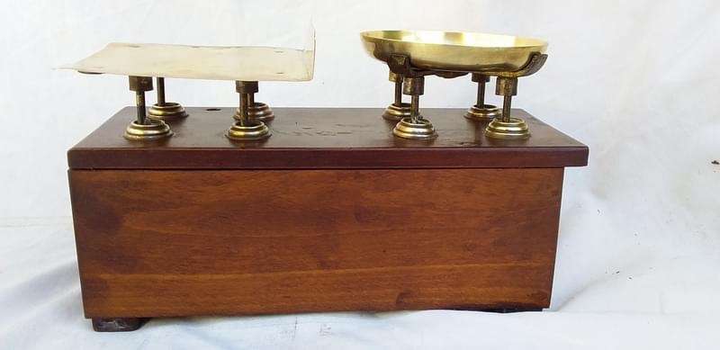 Rare Brass and Mahogany Apothecary Scale ( 25 x 15 x 13 cm )