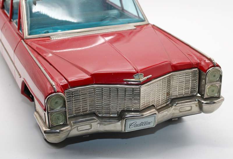 Huge Japanese Nomura 1965 Tinplate Cadillac in good condition ( 64 cm )