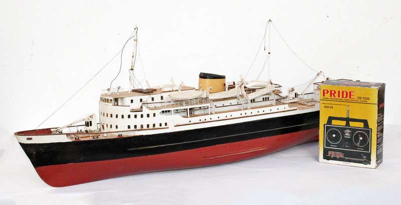 Huge Vintage Cruise Ship with Remote ( 145 x 50 x 22 cm )