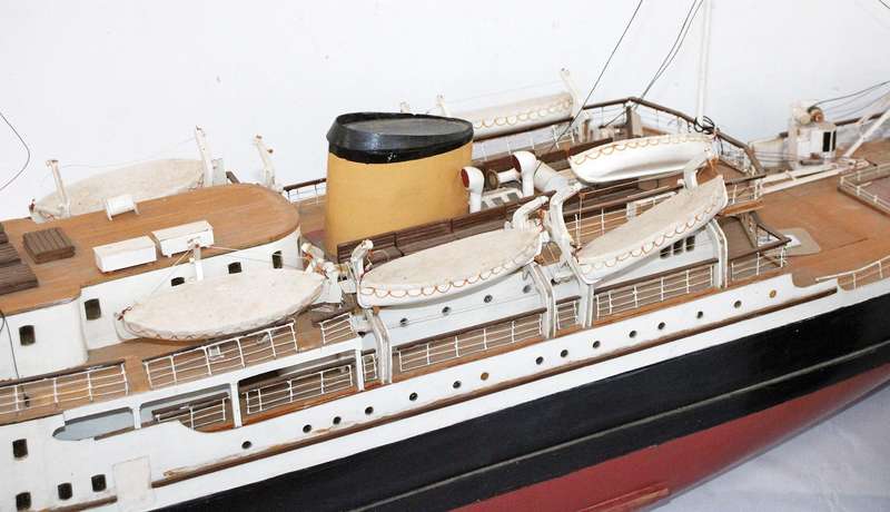 Huge Vintage Cruise Ship with Remote ( 145 x 50 x 22 cm )