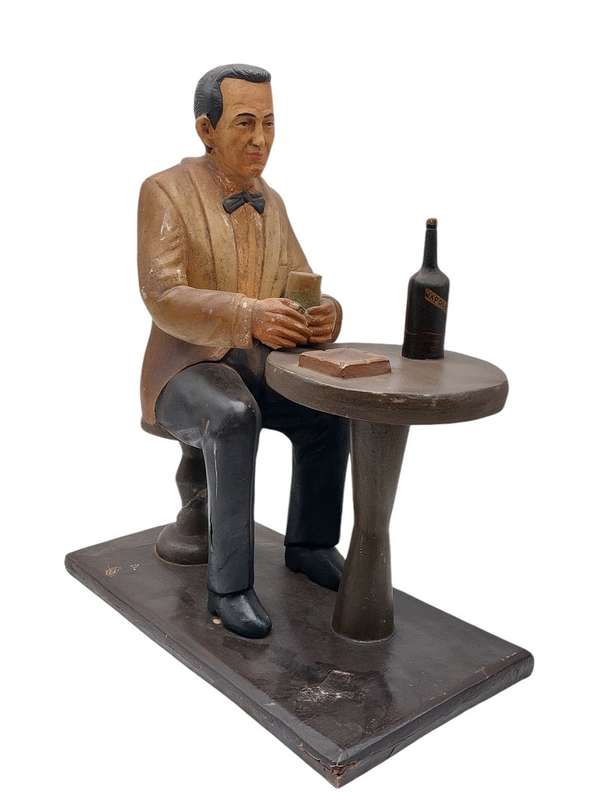 Advertising Figurine : Remi Martin ( 42 x 23 x 50cm )