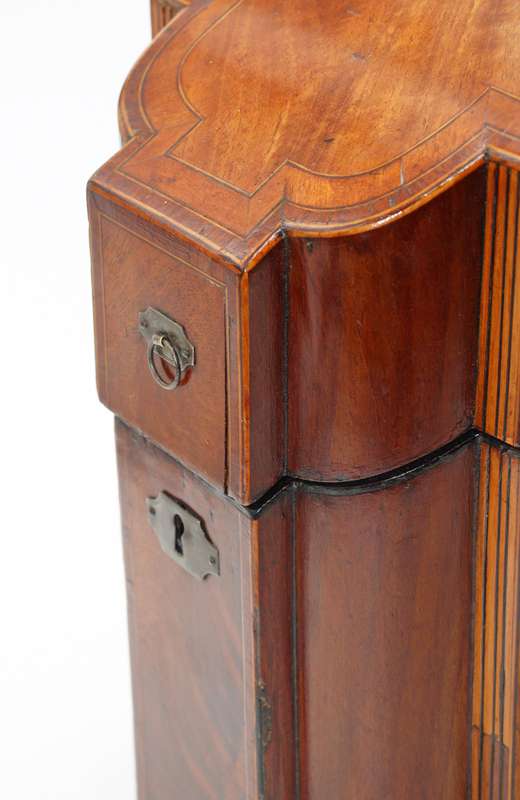 George 111 Flame Mahogany with Satinwood Inlay Serpentine Front Knife Box ( 38 x 22 x 30 cm )