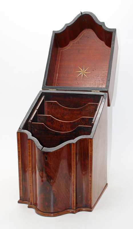 Georgian Flame Mahogany and Satinwood Inlaid Knife Box ( 23 x 28 x 39 cm )