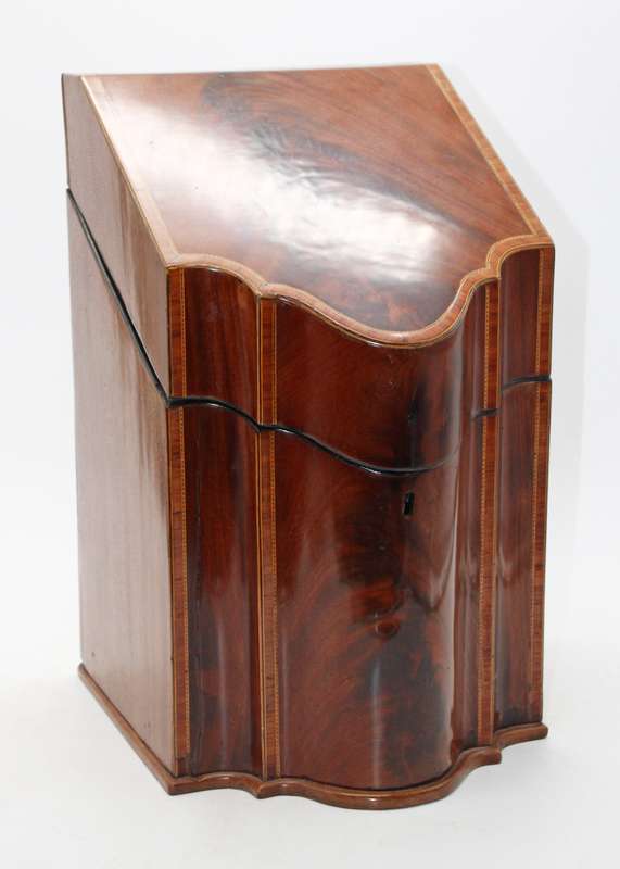 Georgian Flame Mahogany and Satinwood Inlaid Knife Box ( 23 x 28 x 39 cm )