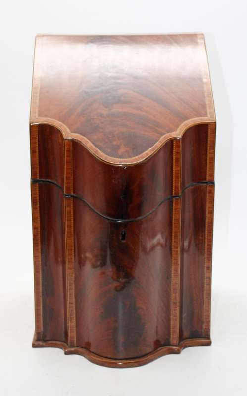 Georgian Flame Mahogany and Satinwood Inlaid Knife Box ( 23 x 28 x 39 cm )