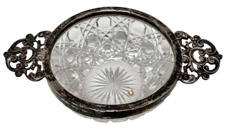 Silver Rimmed Cutglass Bowl ( 7 x 7 c 3cm )