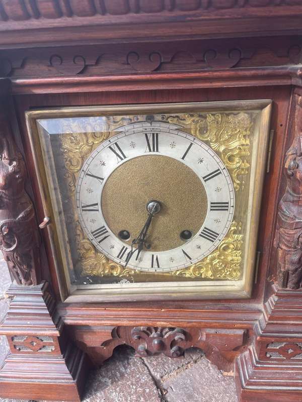 Beautiful Mahogany Cased Mantelclock ( 50 x 35 x 20 cm )