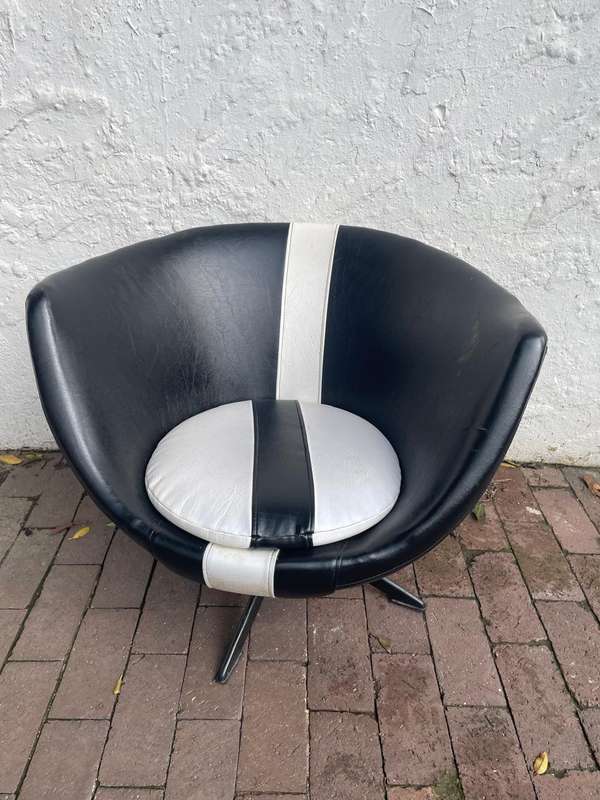 Midcentury Tub Swivel Chair