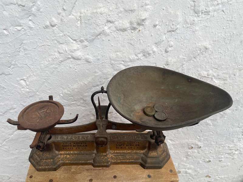 Vintage South African Scale ( 50 x 20 x 20 )