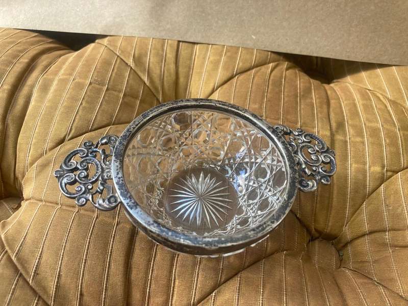 Silver Rimmed Cutglass Bowl ( 7 x 7 c 3cm )