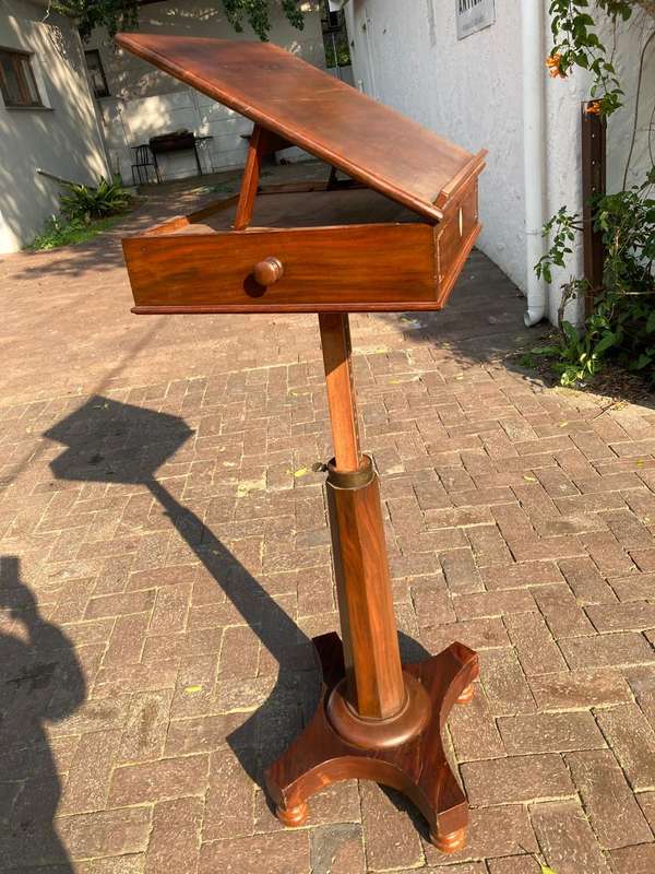 Beautiful Victorian Mahogany Lecturn/ Bookstand circa 1890 ( 130 x 46 x 40 cm )