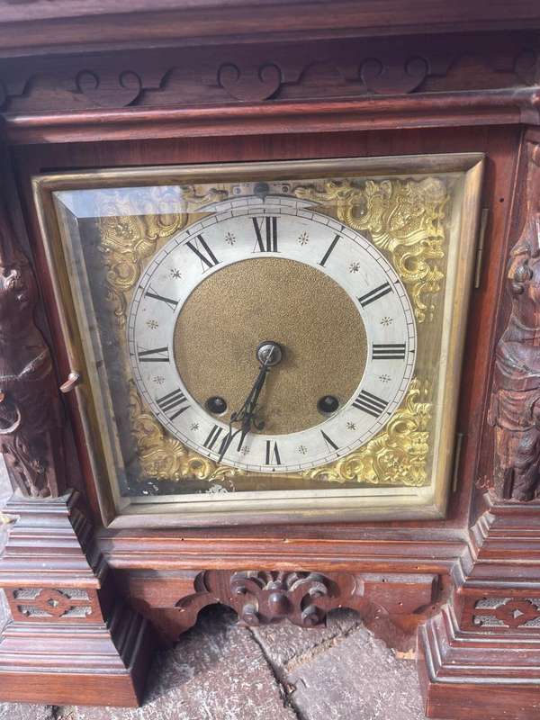 Beautiful Mahogany Cased Mantelclock ( 50 x 35 x 20 cm )
