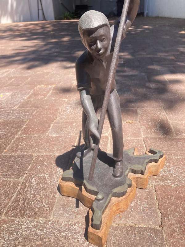 Bronze Sculpture of Flag Planting Man ( 35 cm )