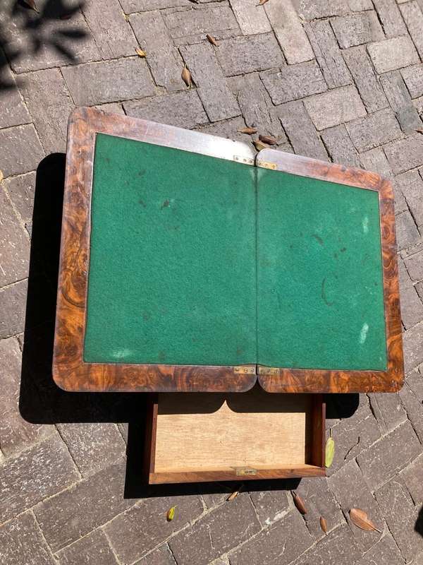 Beautiful Victorian Burr Walnut Tabletop Card Table circa 1880 ( 81/41x 56 x 14 cm)