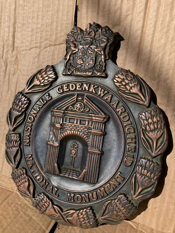 Bronze Plaque: Nasionale Gedenkwaardigheid/ National aMonument Bronze Plaque ( 27 x 22 cm )d