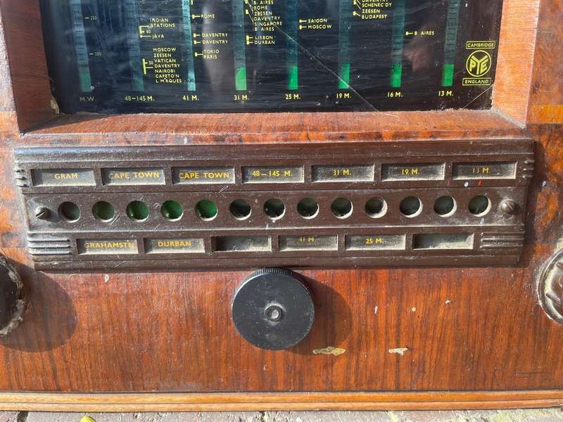 Vintage Art Deco Pye Radio ( 67 c 36 x 30 cm )