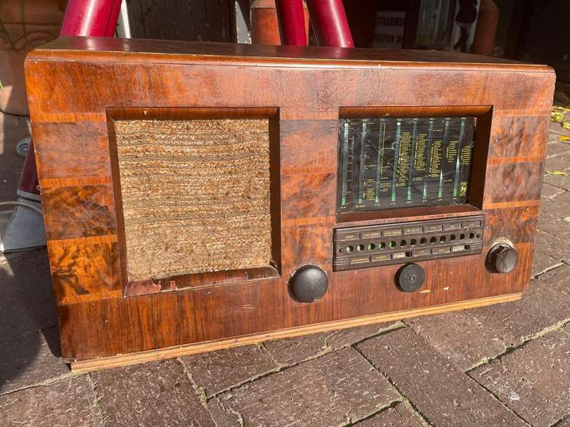 Vintage Art Deco Pye Radio ( 67 c 36 x 30 cm )