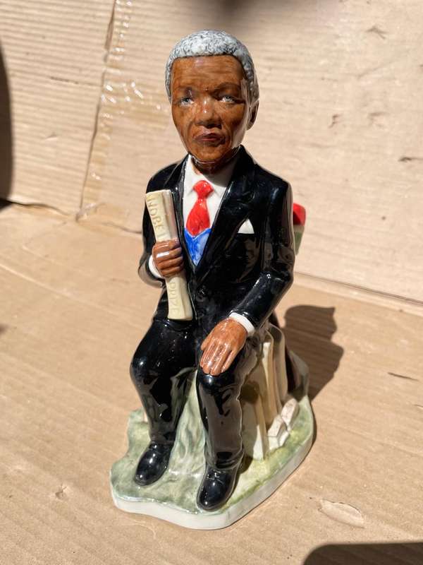 Kevin Francis Toby Jug Limited Editiom of Nelson Mandela by Andy Moss , 114/250 . ( 23 cm high )