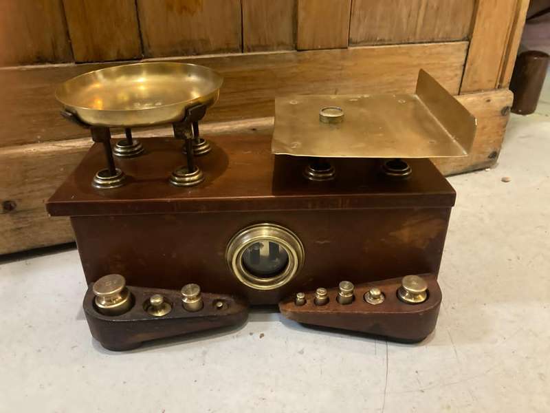 Rare Brass and Mahogany Apothecary Scale ( 25 x 15 x 13 cm )