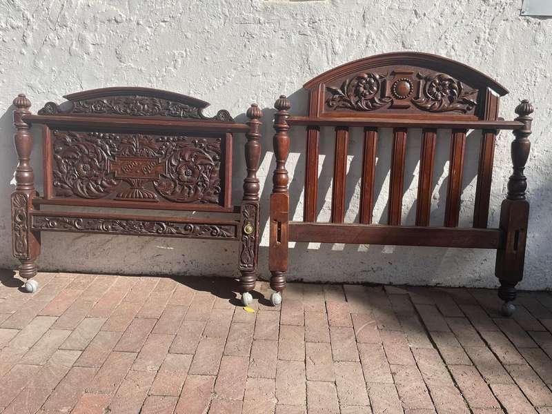 Beautiful Mahogany Bed circa 1900 ( 204 x 119 x 115 cm )