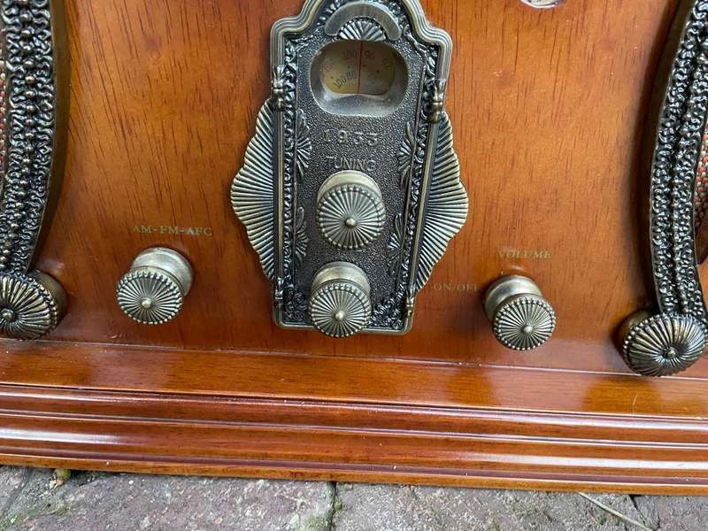 Vintage Radio Reproduction ( 53 x 35 x 25cm)