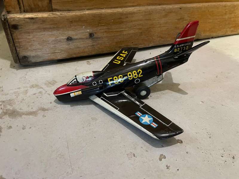 Tinplate USAF Jet ( 23 x 23 x 12 cm )