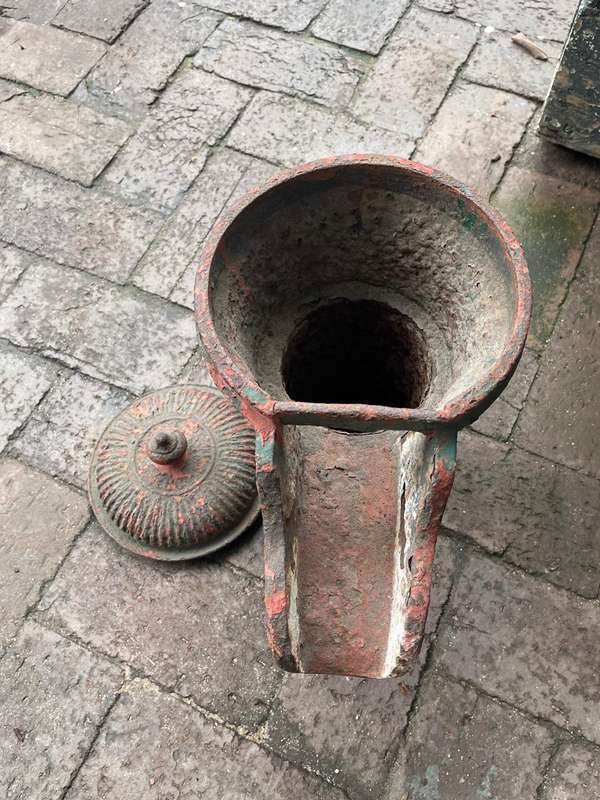 Rare Cast Iron Well Top  ( 30 x 25 cm )