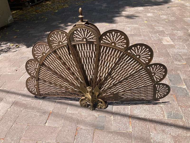 Rate Brass Peacock Firescreen ( 65 cm high , 95 cm wide open )