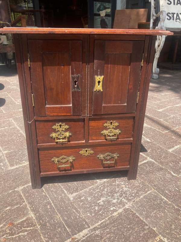 Rare Mahogany Sales Sample Cabinet (40 x 34 x 18 cm )