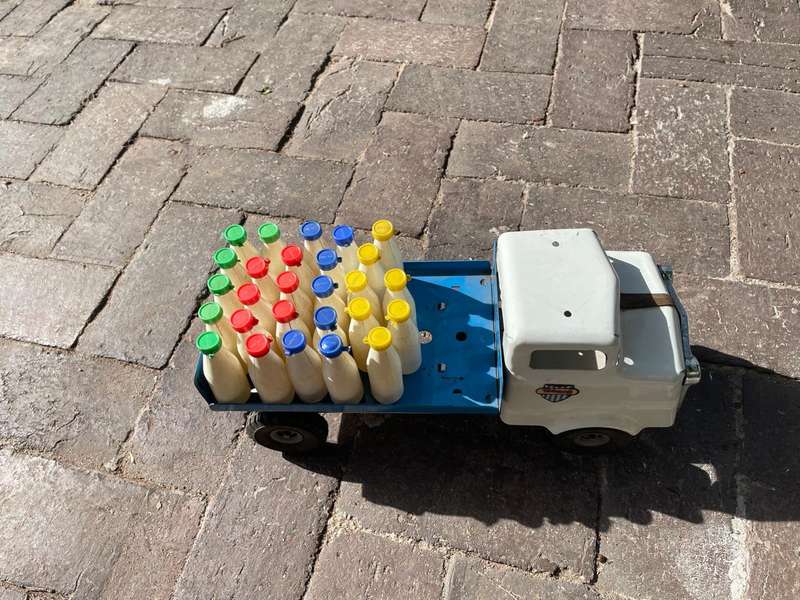 Triang Tinplate Milktruck ( 35 x 14 x 16 cm )