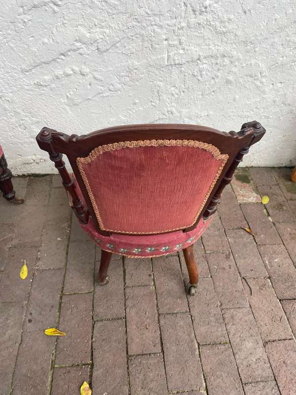 Beautiful pair of Victorian Rosewood His and Hers Chairs.