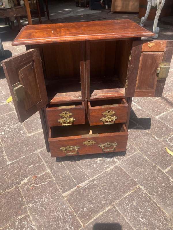 Rare Mahogany Sales Sample Cabinet (40 x 34 x 18 cm )