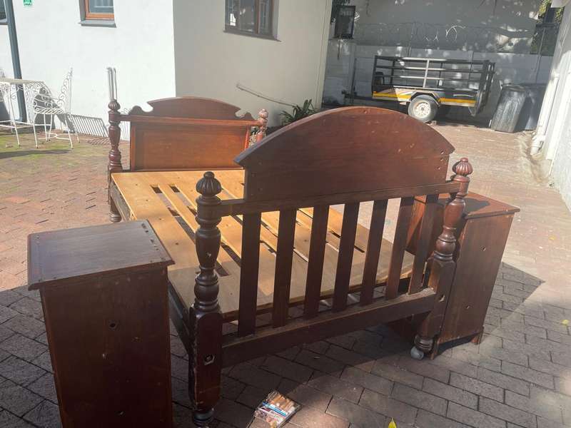 Beautiful Mahogany Bed circa 1900 ( 204 x 119 x 115 cm )