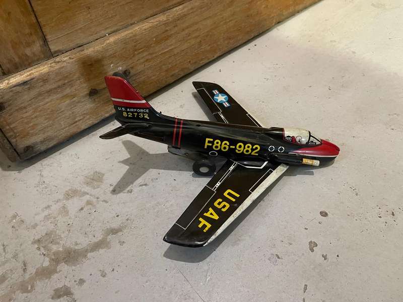 Tinplate USAF Jet ( 23 x 23 x 12 cm )