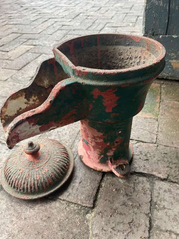 Rare Cast Iron Well Top  ( 30 x 25 cm )
