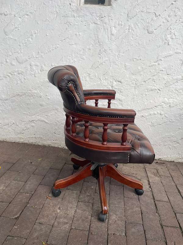 Genuine Leather Chesterfield Swivel Office Chair