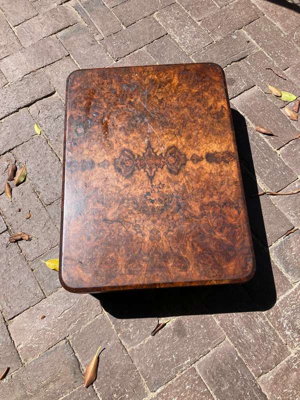 Beautiful Victorian Burr Walnut Tabletop Card Table circa 1880 ( 81/41x 56 x 14 cm)