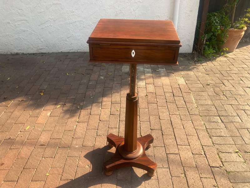 Beautiful Victorian Mahogany Lecturn/ Bookstand circa 1890 ( 130 x 46 x 40 cm )