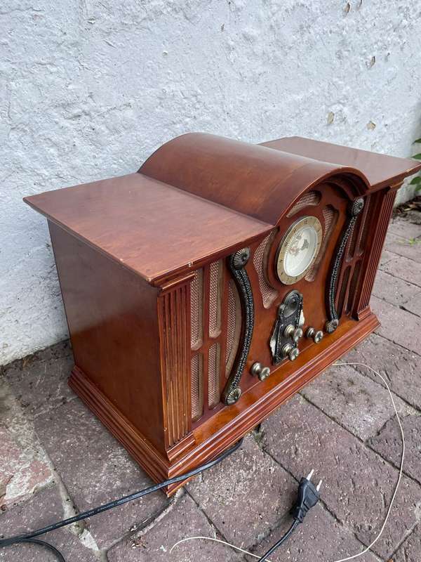 Vintage Radio Reproduction ( 53 x 35 x 25cm)