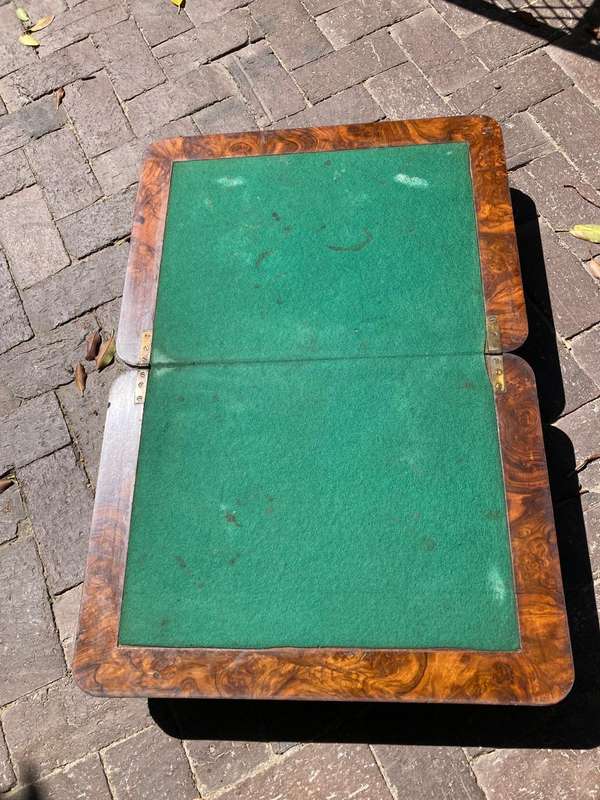 Beautiful Victorian Burr Walnut Tabletop Card Table circa 1880 ( 81/41x 56 x 14 cm)