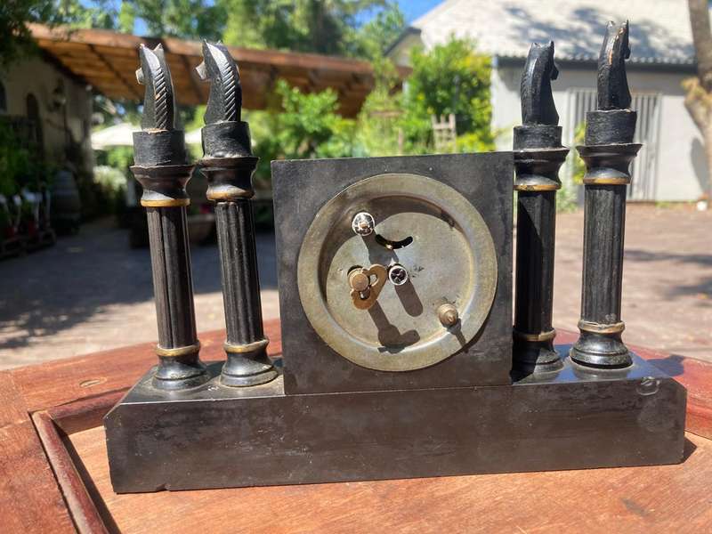 Vintage Mantelclock ( 21 x 17 x 4cm ) in working condition