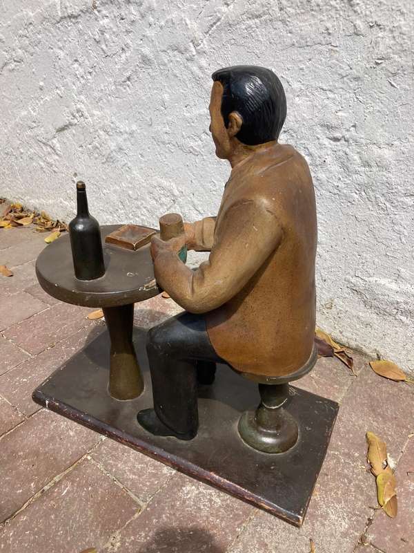 Advertising Figurine : Remi Martin ( 42 x 23 x 50cm )