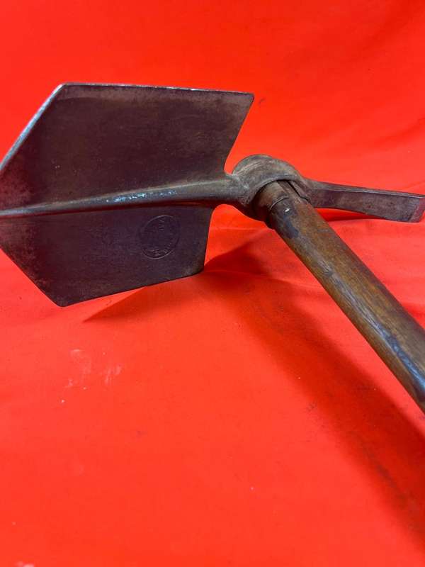 WW1 and 11 British Trench Tool
