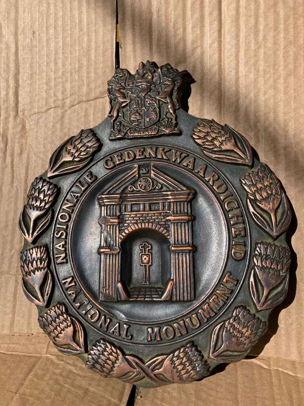 Bronze Plaque: Nasionale Gedenkwaardigheid/ National aMonument Bronze Plaque ( 27 x 22 cm )d